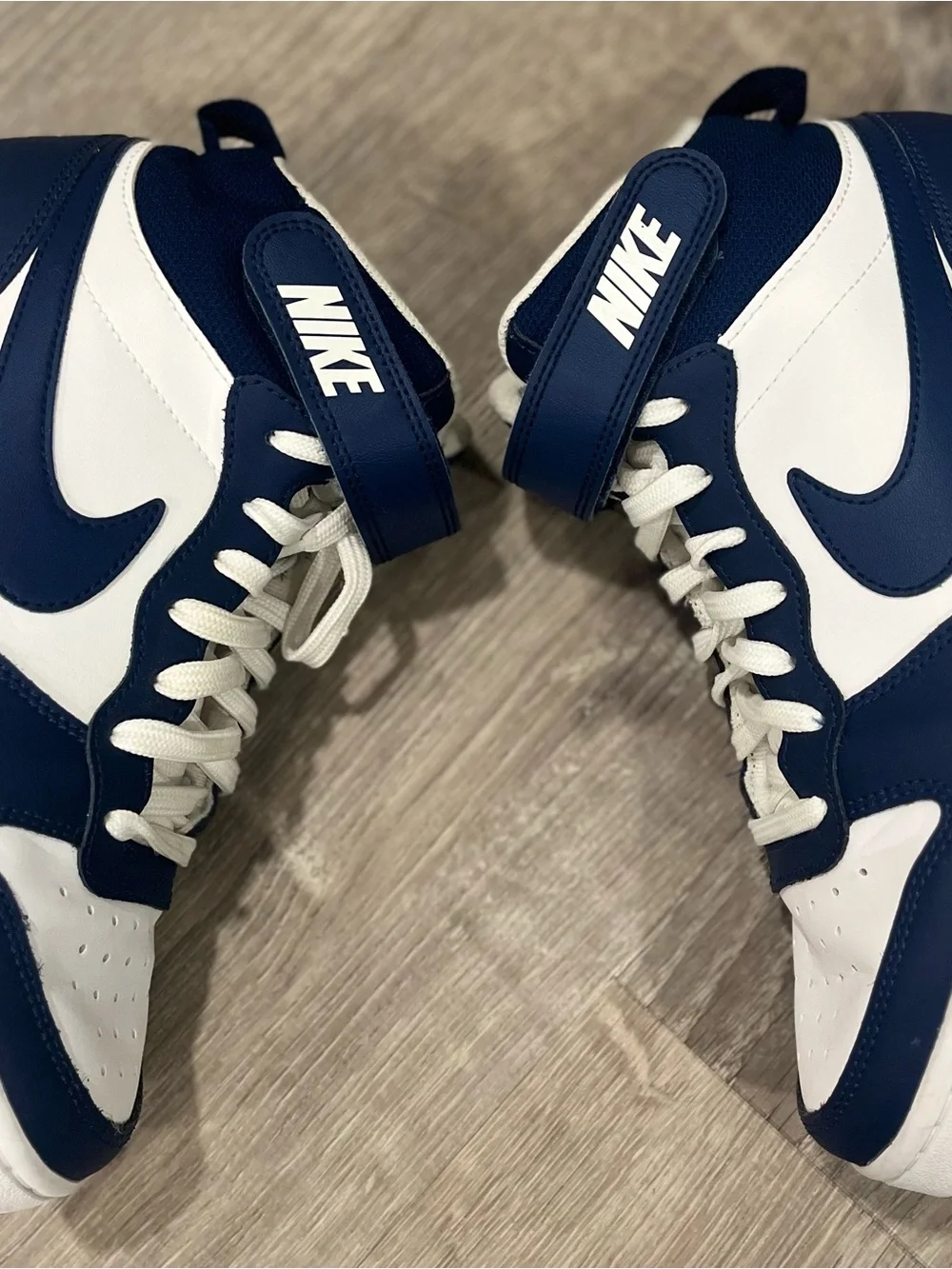 Nike court borough mid 2 sneakers size 5.5 youth